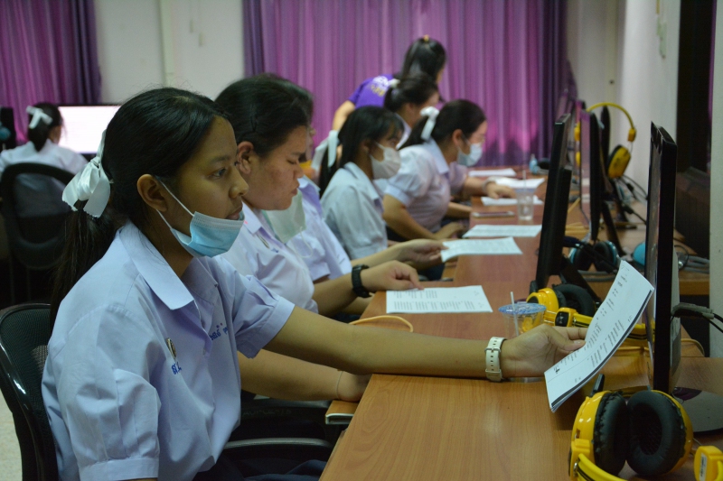 นักเรียนโรงเรียนสุรนารีร่วมทำกิจกรรมอาสาสมัครผลิตสื่อให้ผู้ที่มีความบกพร่องทางการเห็น