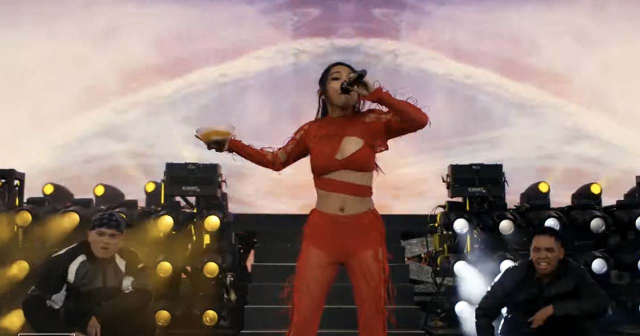 ภาพมิลลิบนเวที coachella